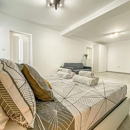 Apartamento Designer Duplex Penthouse In Floriana Exterior foto