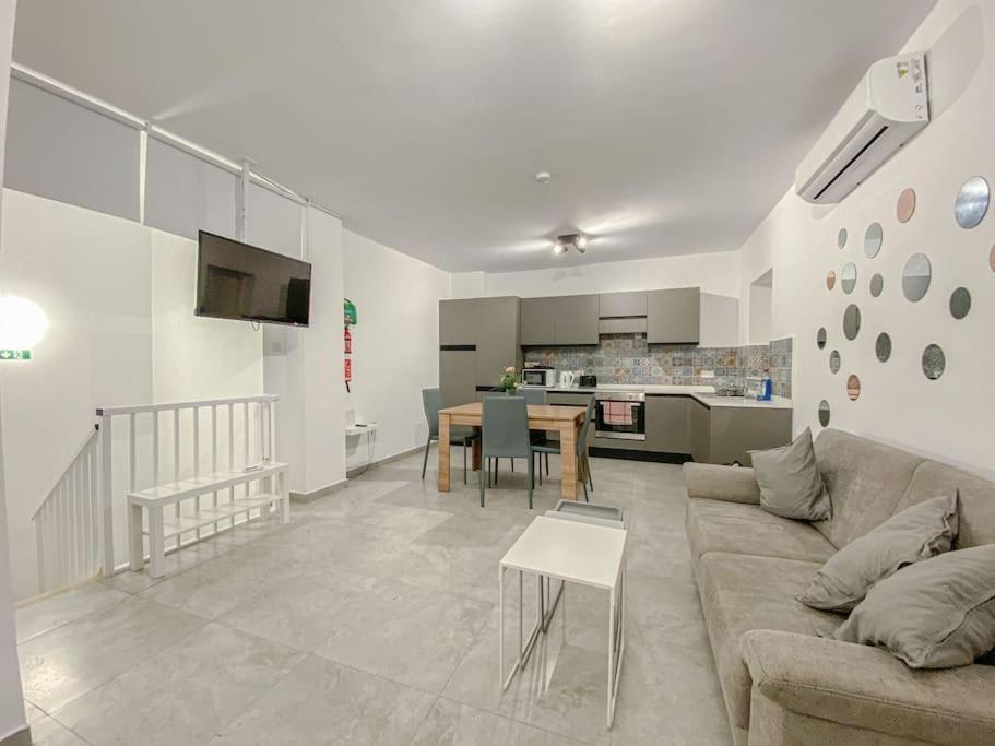 Apartamento Designer Duplex Penthouse In Floriana Exterior foto