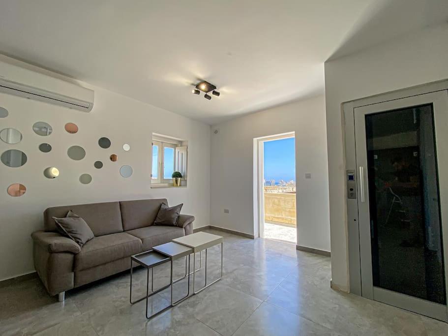 Apartamento Designer Duplex Penthouse In Floriana Exterior foto