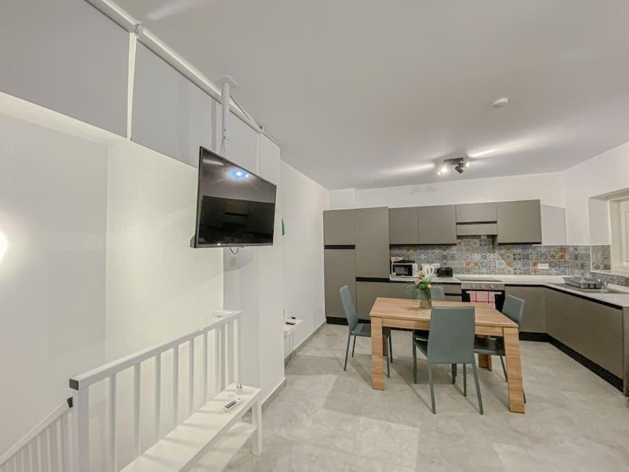 Apartamento Designer Duplex Penthouse In Floriana Exterior foto