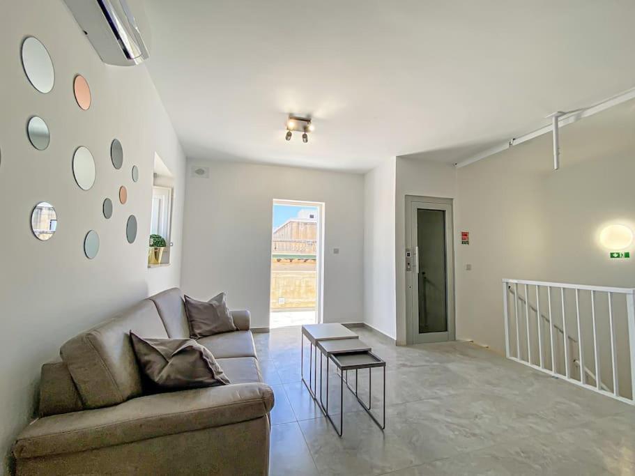 Apartamento Designer Duplex Penthouse In Floriana Exterior foto